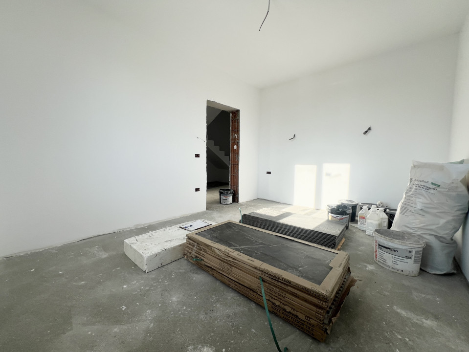 Duplex, 130mp utili, 250mp teren, 4 Camere, Constructie Noua -  Giarmata