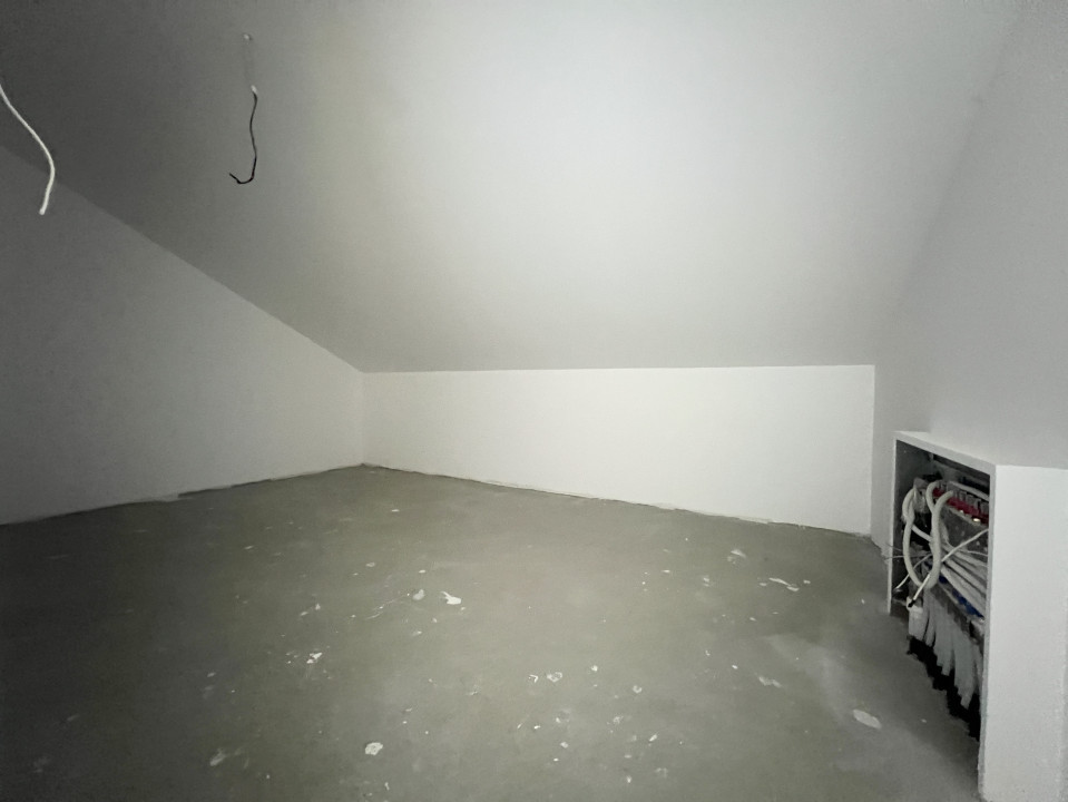 Duplex, 130mp utili, 250mp teren, 4 Camere, Constructie Noua -  Giarmata