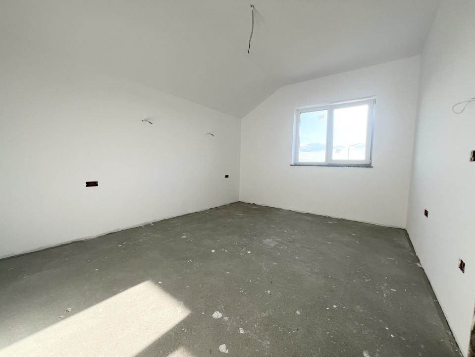 Duplex, 130mp utili, 250mp teren, 4 Camere, Constructie Noua -  Giarmata