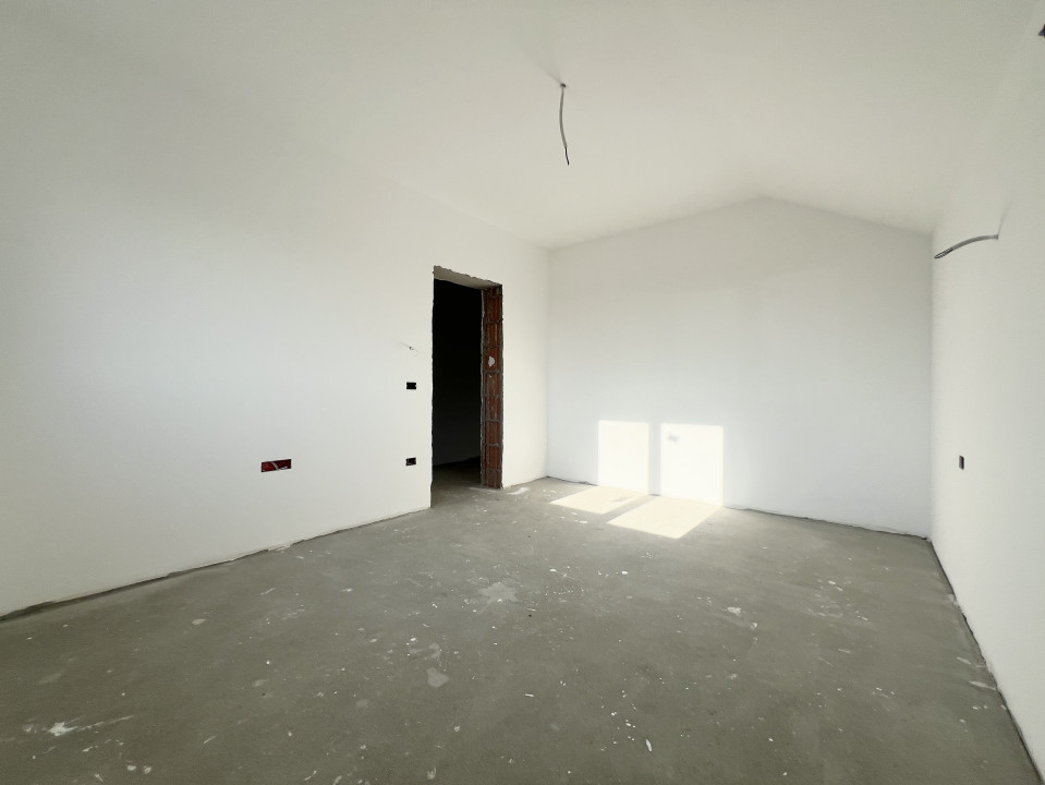 Duplex, 130mp utili, 250mp teren, 4 Camere, Constructie Noua -  Giarmata