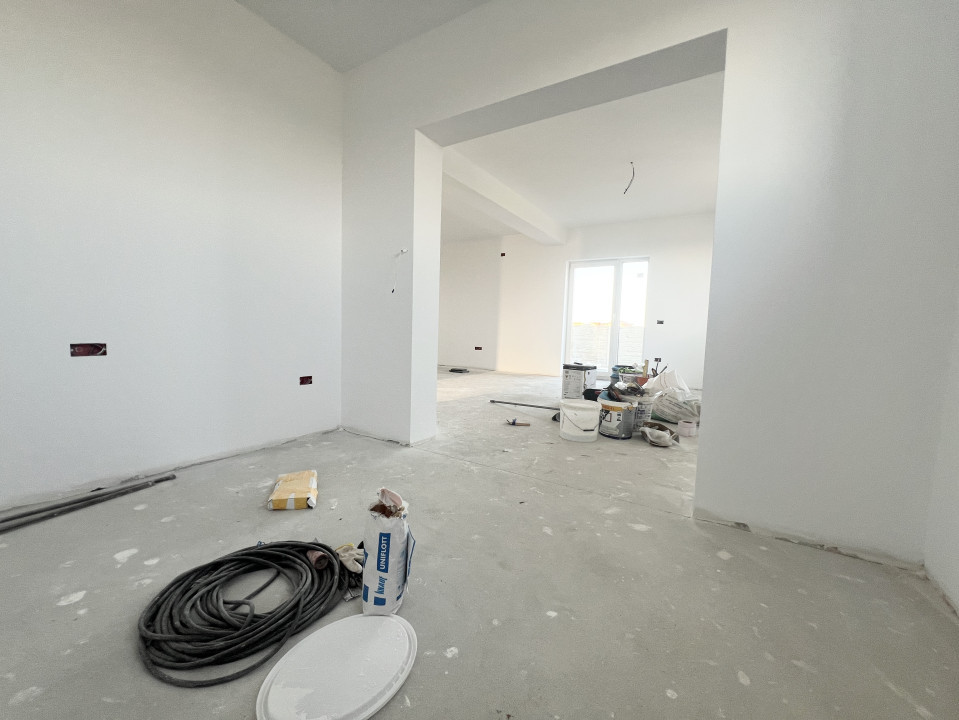 Duplex, 130mp utili, 250mp teren, 4 Camere, Constructie Noua -  Giarmata