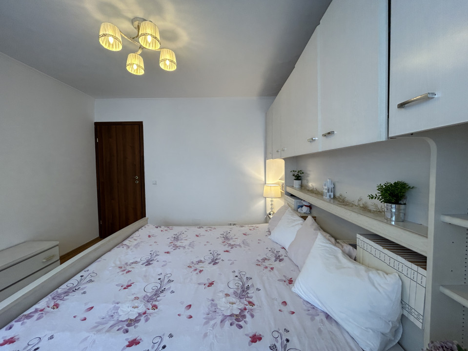 Apartament 4 camere, 90mp utili, 2 balcoane, etaj 3/4, zona Soarelui