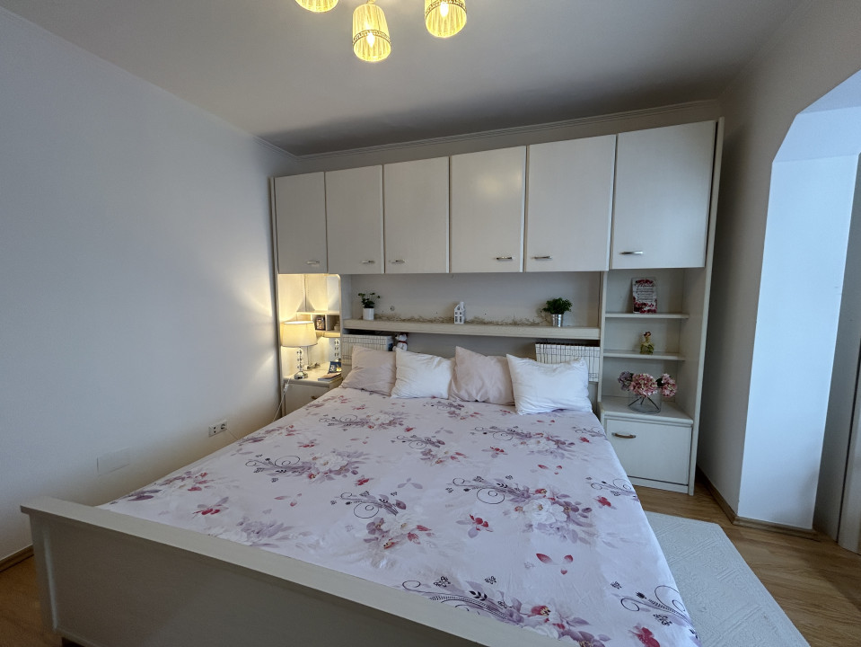 Apartament 4 camere, 90mp utili, 2 balcoane, etaj 3/4, zona Soarelui