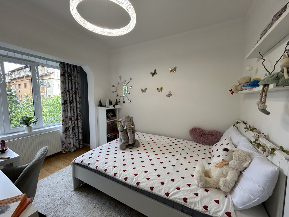 Apartament 4 camere, 90mp utili, 2 balcoane, etaj 3/4, zona Soarelui