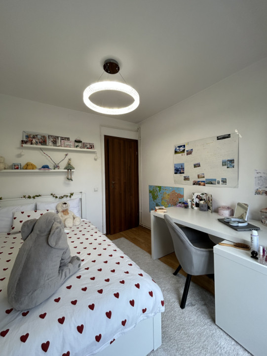 Apartament 4 camere, 90mp utili, 2 balcoane, etaj 3/4, zona Soarelui