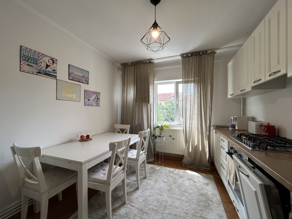 Apartament 4 camere, 90mp utili, 2 balcoane, etaj 3/4, zona Soarelui