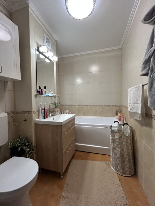 Apartament 4 camere, 90mp utili, 2 balcoane, etaj 3/4, zona Soarelui