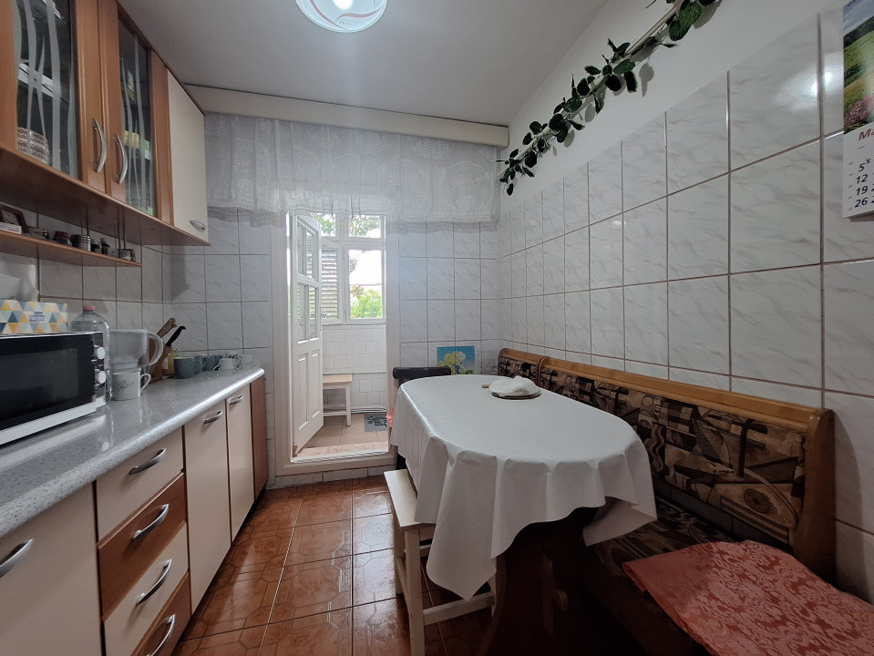 Apartament 3 camere, decomandat, 54 mp, pozitionat excelent în zona Girocului