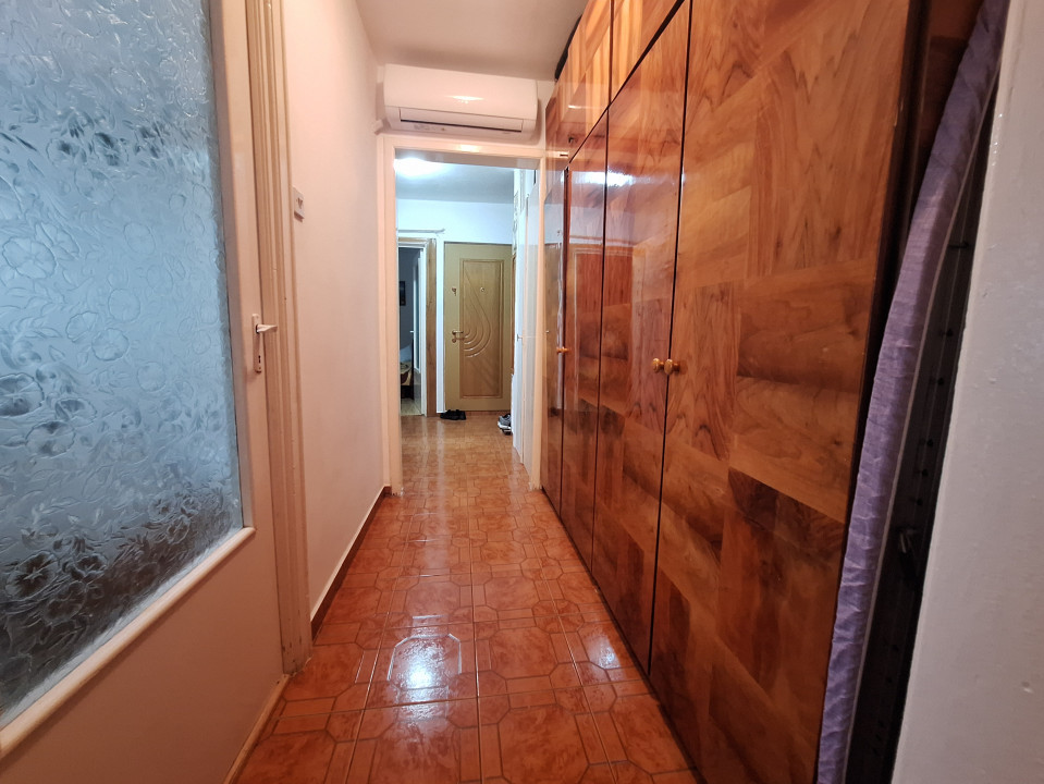 Apartament 3 camere, decomandat, 54 mp, pozitionat excelent în zona Girocului