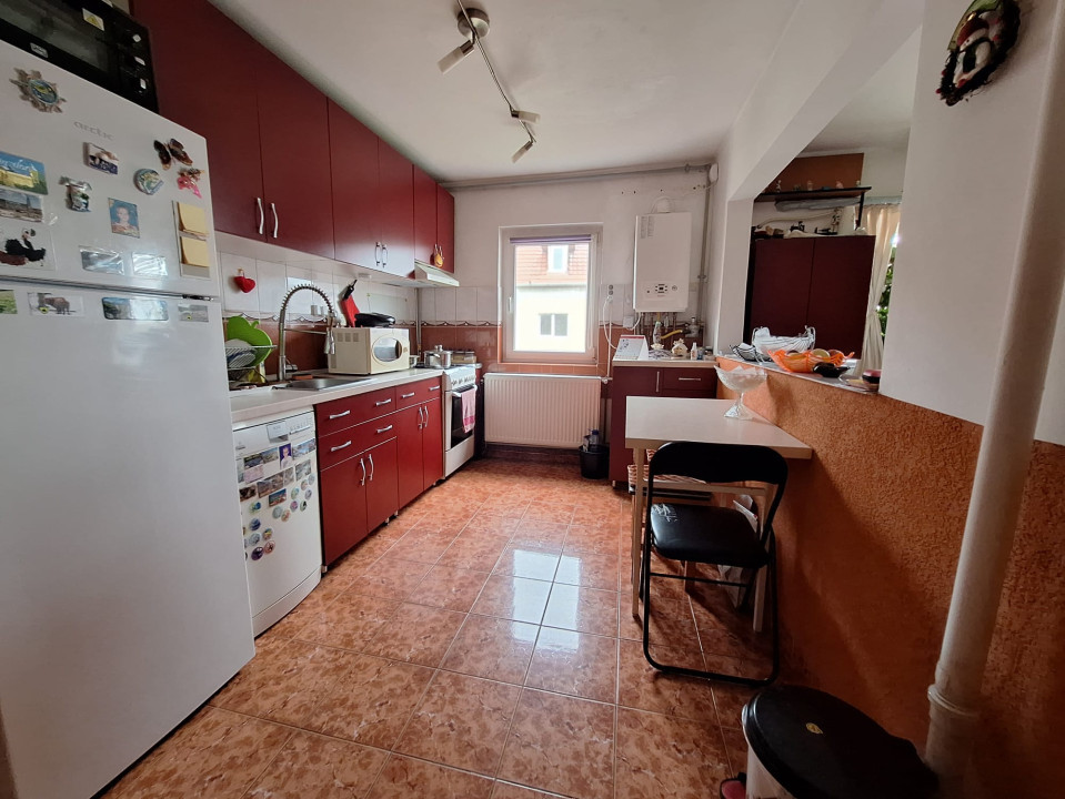 Apartament 2 camere, semidecomandat, 49 mp, zona Buziasului