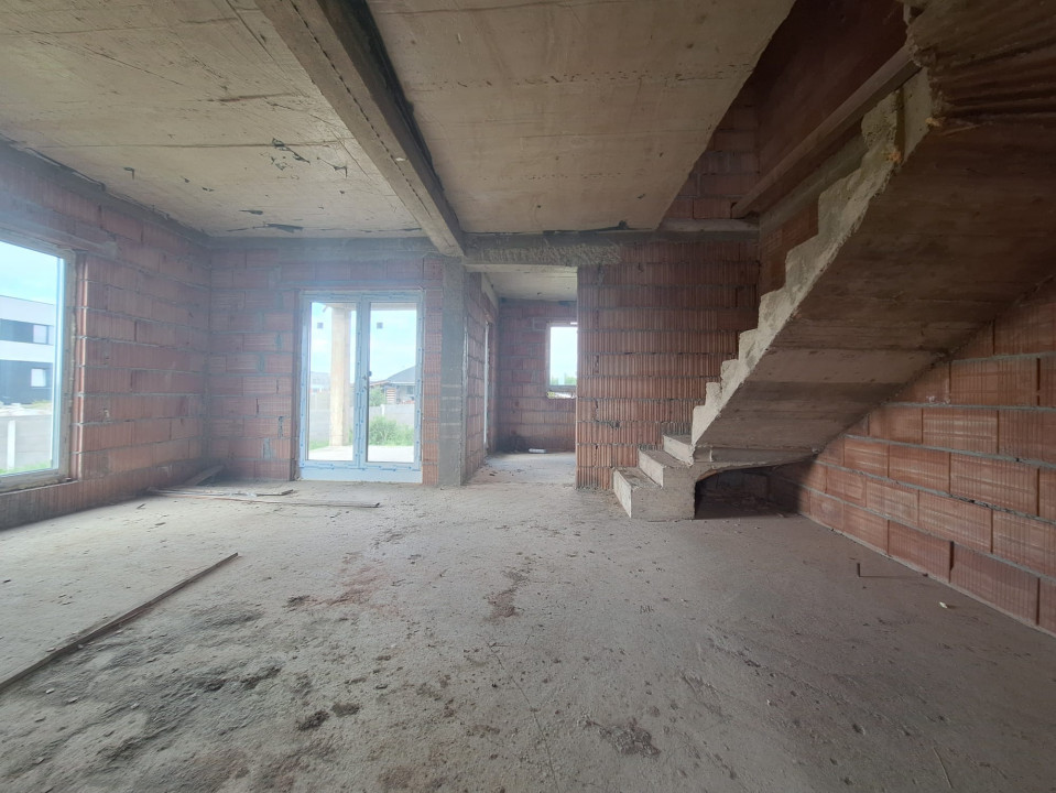 Duplex 5 camere, 128 mp utili, despartit prin camera tehnica, Calea Urseni