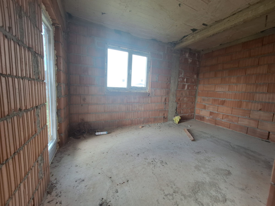 Duplex 5 camere, 128 mp utili, despartit prin camera tehnica, Calea Urseni