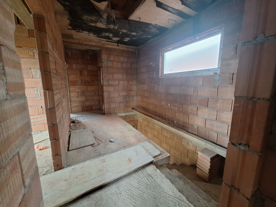 Duplex 5 camere, 128 mp utili, despartit prin camera tehnica, Calea Urseni