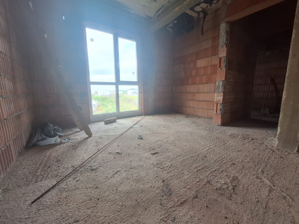 Duplex 5 camere, 128 mp utili, despartit prin camera tehnica, Calea Urseni