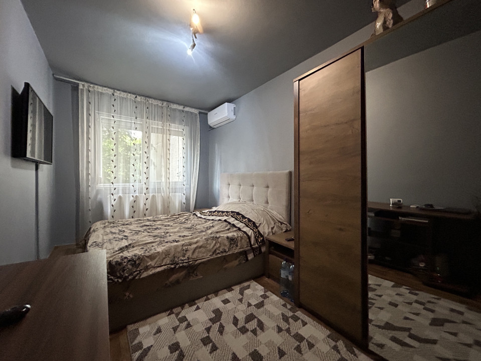 Apartament 3 camere, semidecomandat, etajul 3/4, zona P-ta Doina