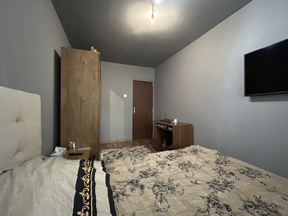 Apartament 3 camere, semidecomandat, etajul 3/4, zona P-ta Doina