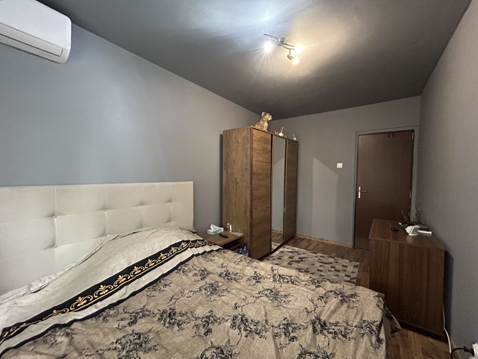 Apartament 3 camere, semidecomandat, etajul 3/4, zona P-ta Doina
