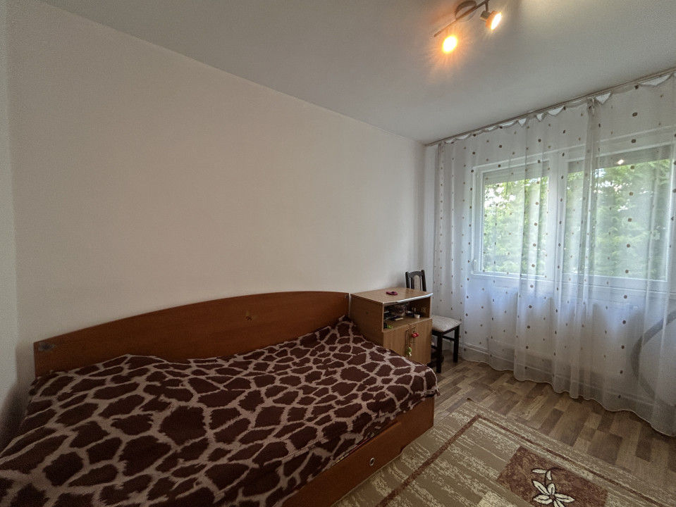 Apartament 3 camere, semidecomandat, etajul 3/4, zona P-ta Doina