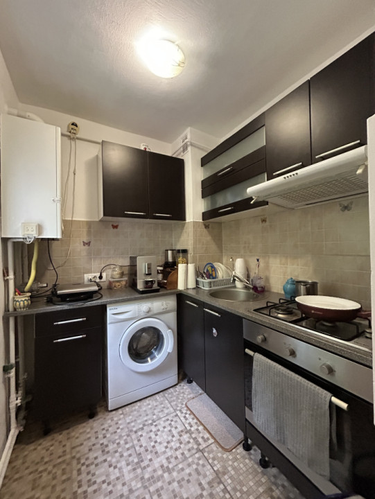 Apartament 3 camere, semidecomandat, etajul 3/4, zona P-ta Doina