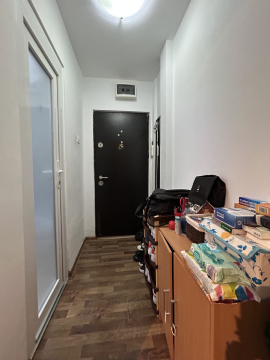 Apartament 3 camere, semidecomandat, etajul 3/4, zona P-ta Doina