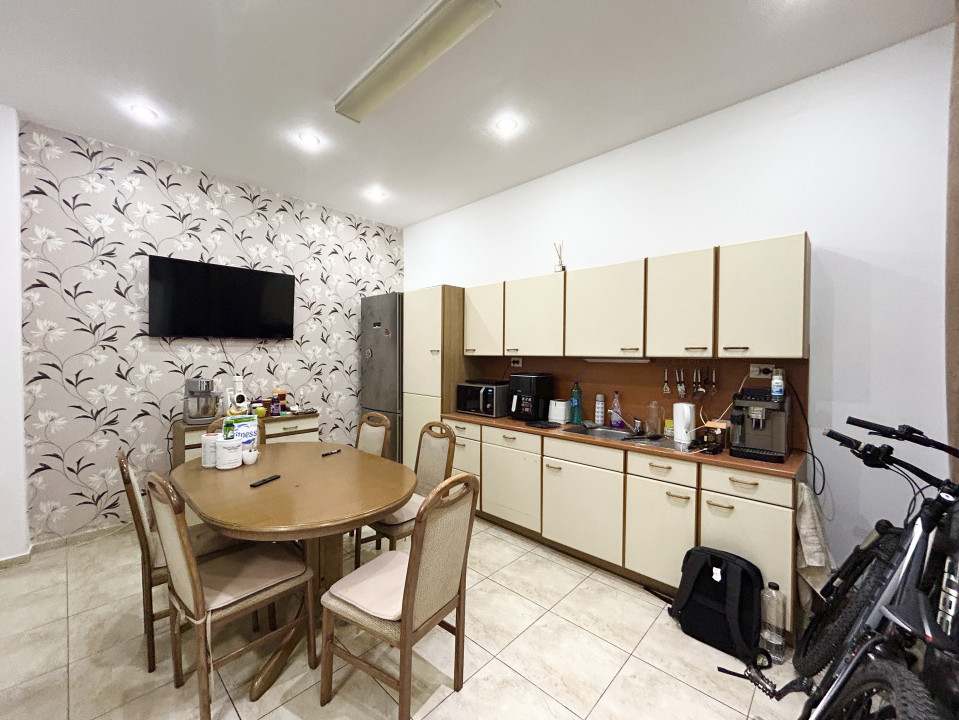 Apartament 3 camere, semi-decomandat, 91mp utili, 2 bai, Parter - Central