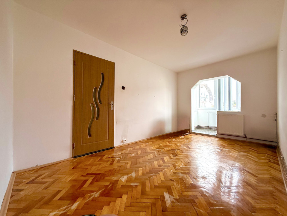 Apartament 3 camere, 70mp utili, etaj 4, acoperis de tigla - Aradului