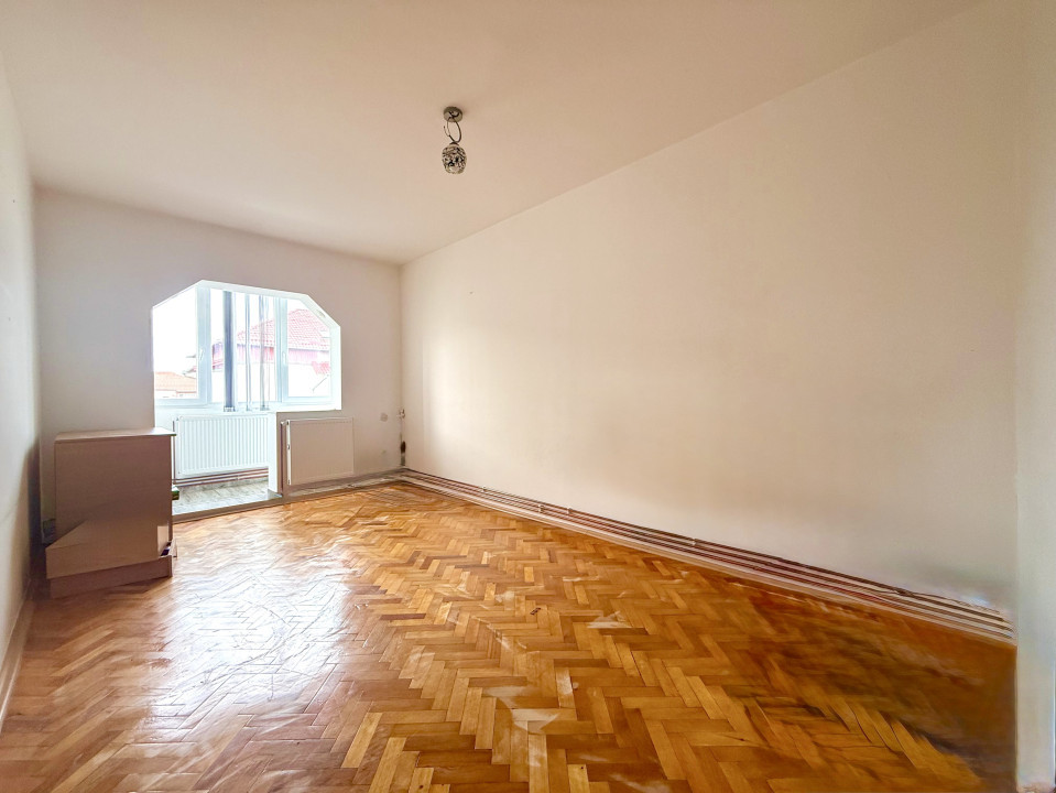 Apartament 3 camere, 70mp utili, etaj 4, acoperis de tigla - Aradului