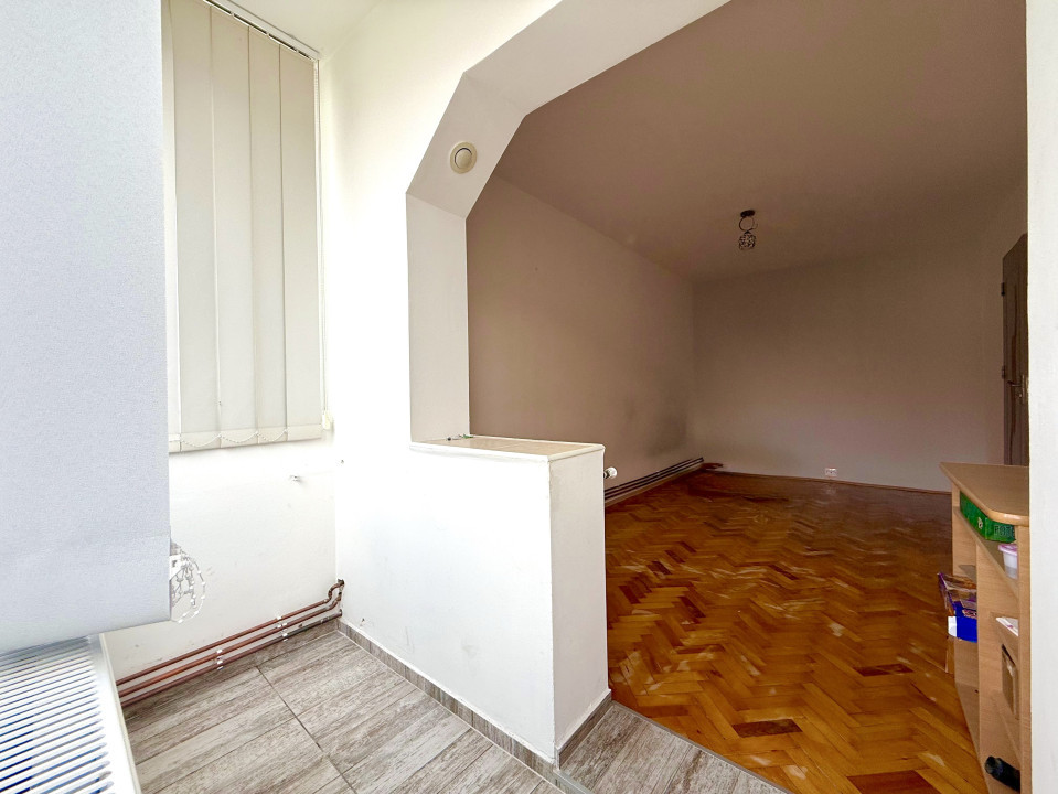 Apartament 3 camere, 70mp utili, etaj 4, acoperis de tigla - Aradului