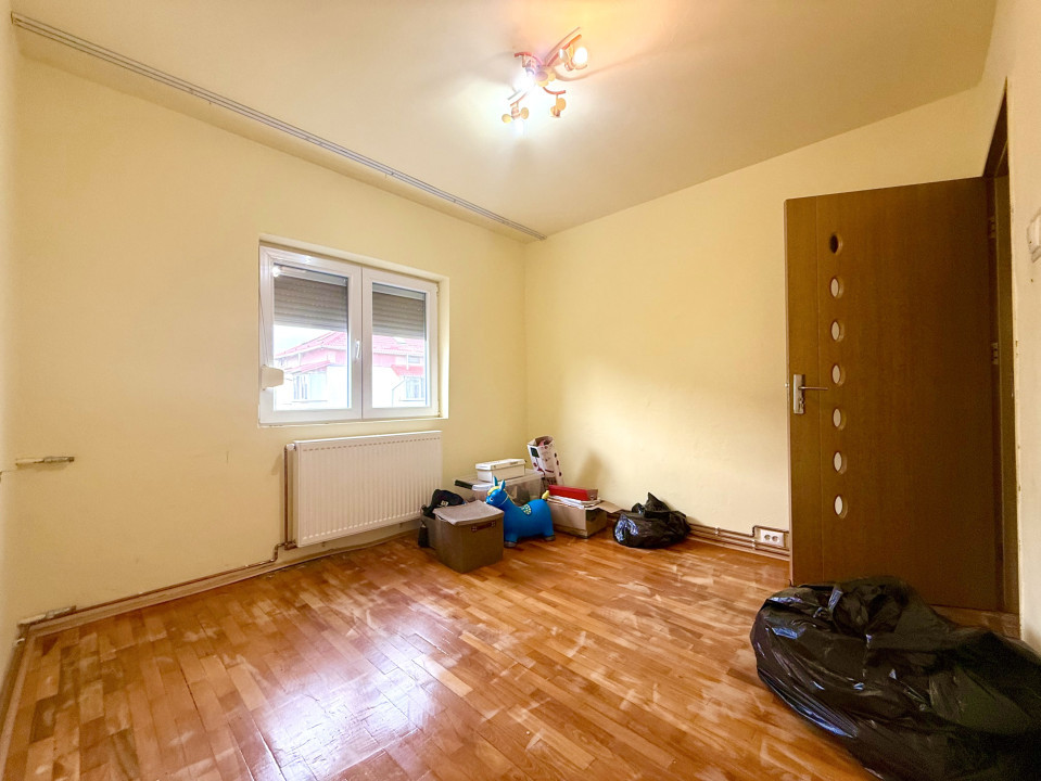 Apartament 3 camere, 70mp utili, etaj 4, acoperis de tigla - Aradului