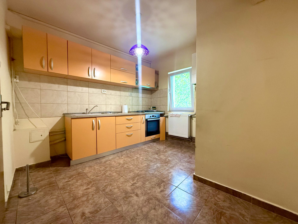 Apartament 3 camere, 70mp utili, etaj 4, acoperis de tigla - Aradului