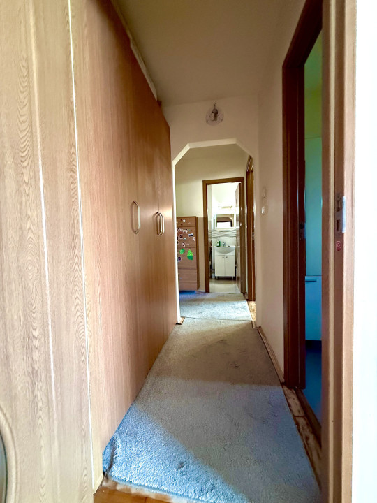 Apartament 3 camere, 70mp utili, etaj 4, acoperis de tigla - Aradului