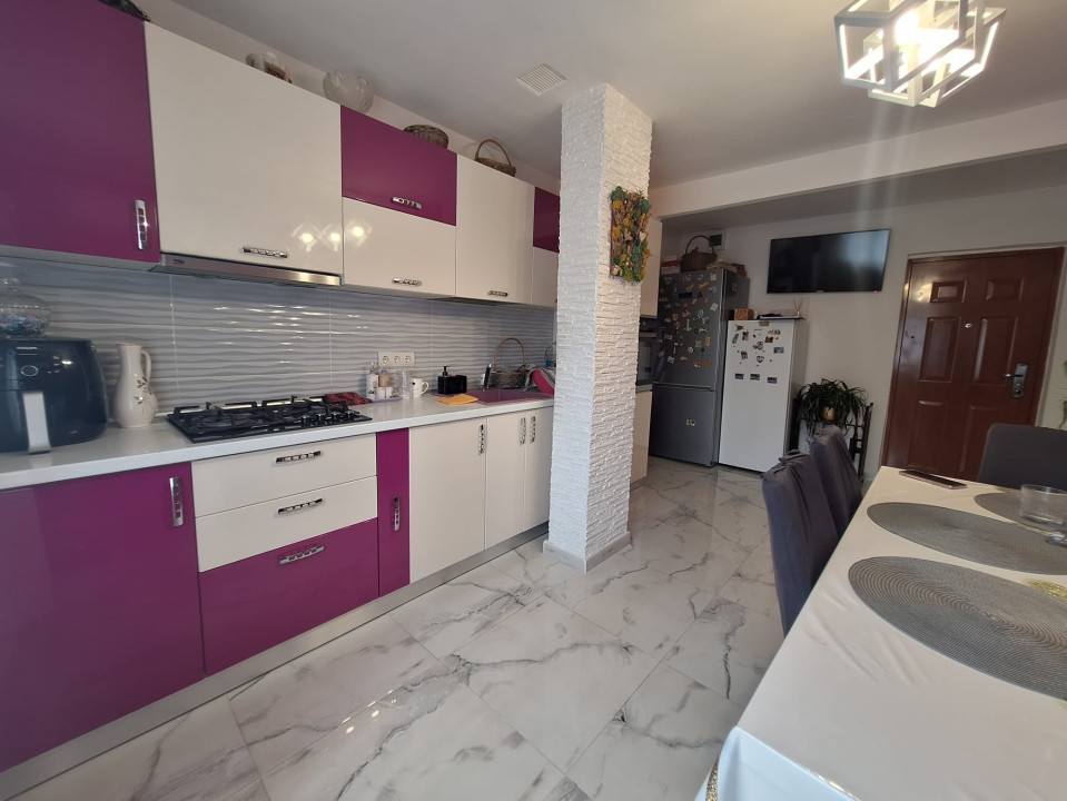 Apartament 2 camere, decomandat, 56 mp, etaj 1, zona Shopping City
