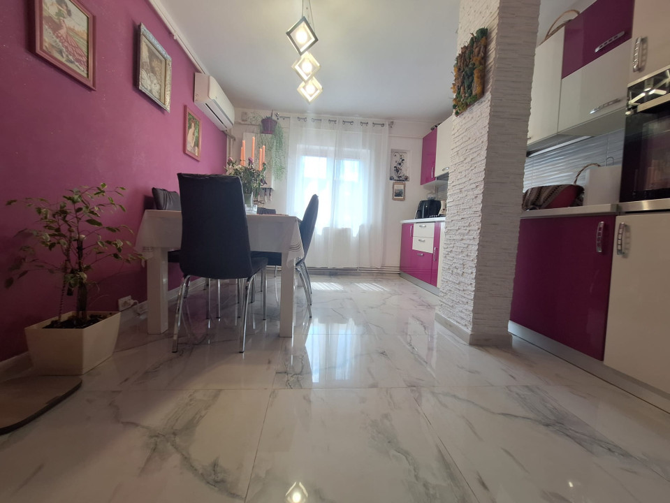 Apartament 2 camere, decomandat, 56 mp, etaj 1, zona Shopping City