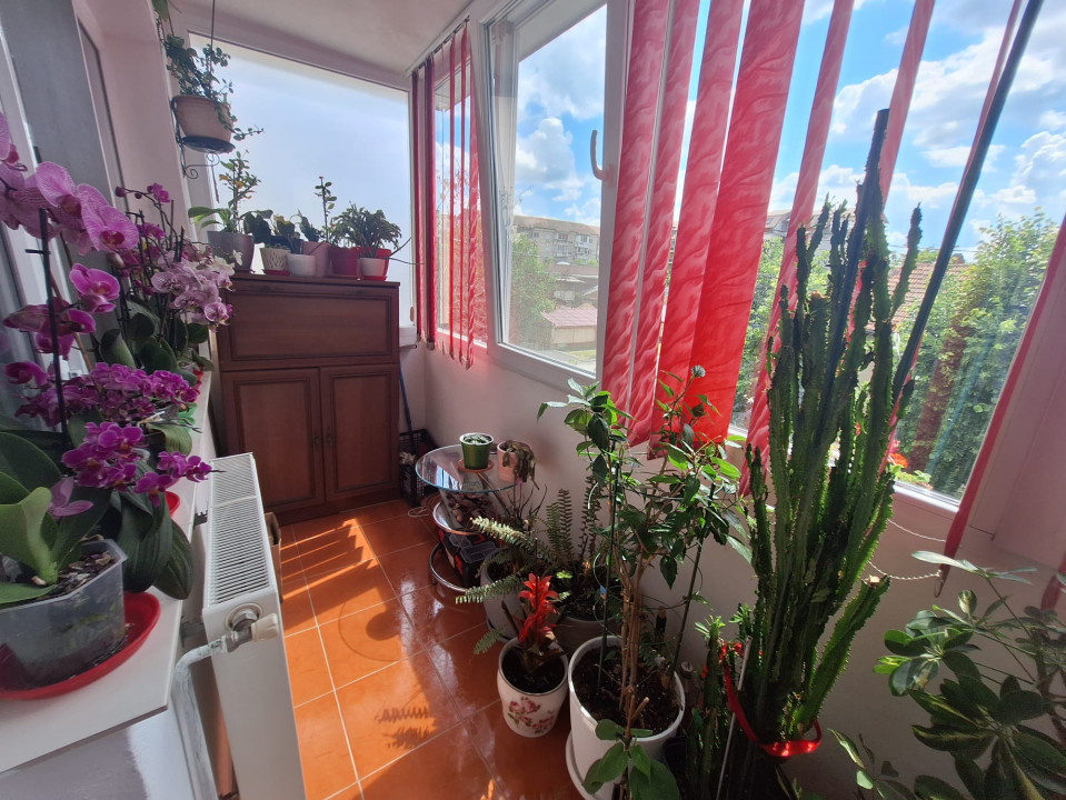 Apartament 2 camere, decomandat, 56 mp, etaj 1, zona Shopping City
