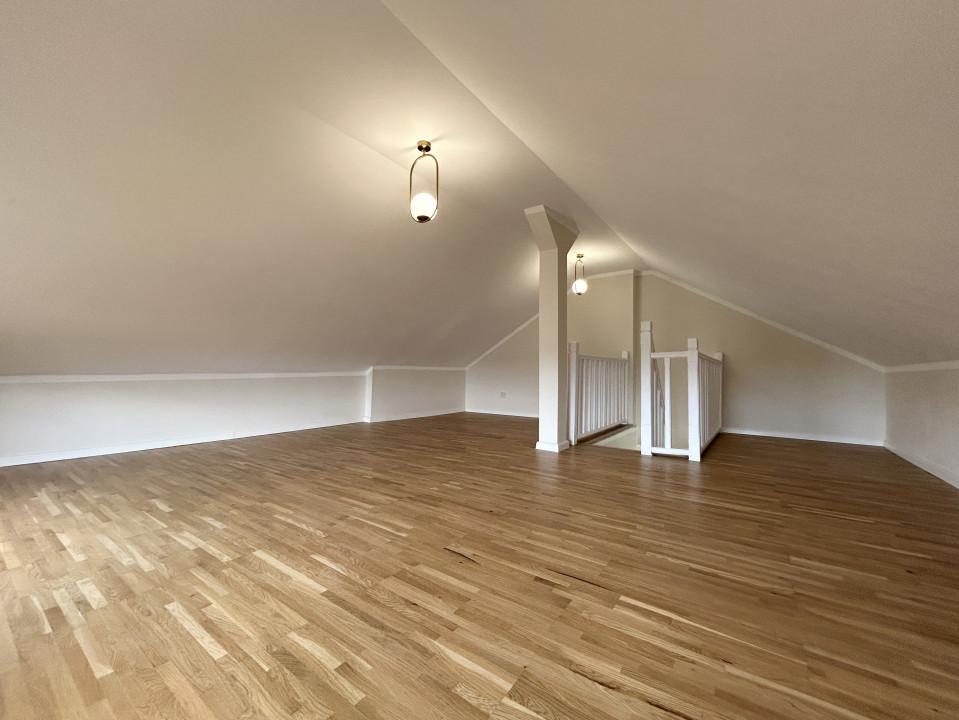 Apartament 2 camere, semidecomandat, 64mp utili, pod amenajat, zona Dambovita 