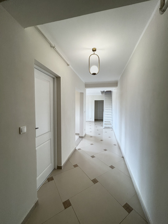 Apartament 2 camere, semidecomandat, 64mp utili, pod amenajat, zona Dambovita 