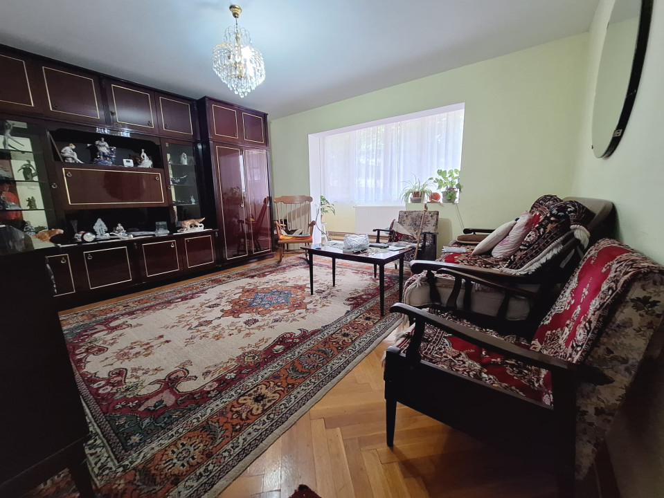 Apartament spatios cu 3 camere, decomandat, 72 mp, Complexul Studentesc