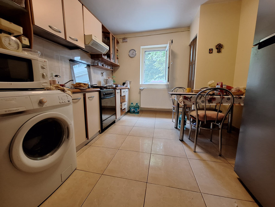 Apartament spatios cu 3 camere, decomandat, 72 mp, Complexul Studentesc