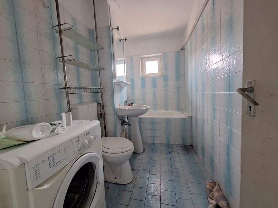 Apartament spatios cu 3 camere, decomandat, 72 mp, Complexul Studentesc