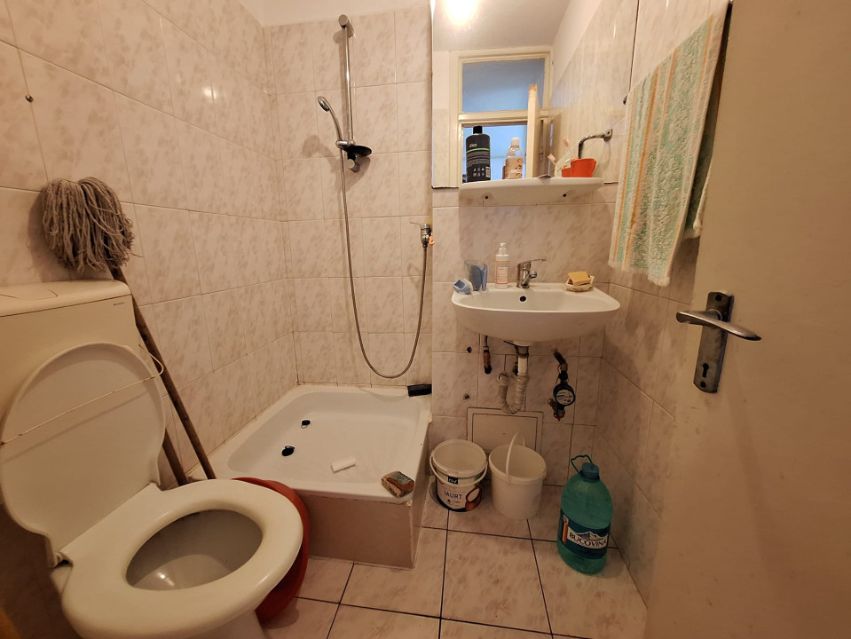 Apartament spatios cu 3 camere, decomandat, 72 mp, Complexul Studentesc