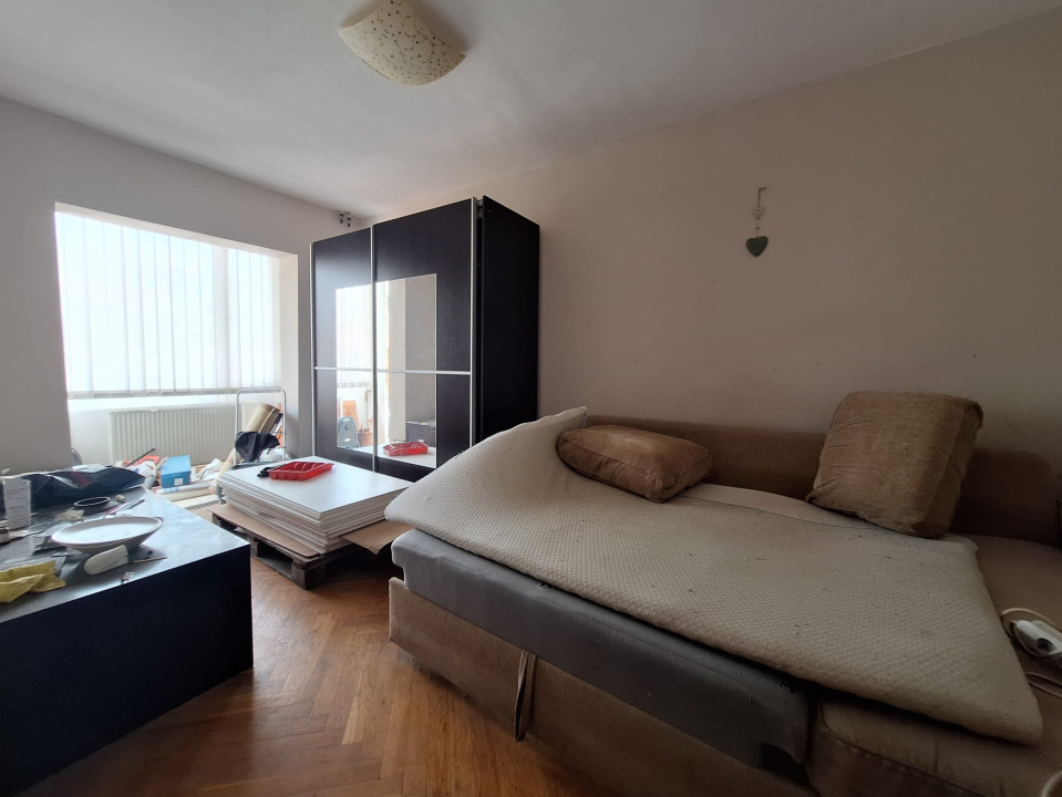 Apartament spatios cu 3 camere, decomandat, 72 mp, Complexul Studentesc