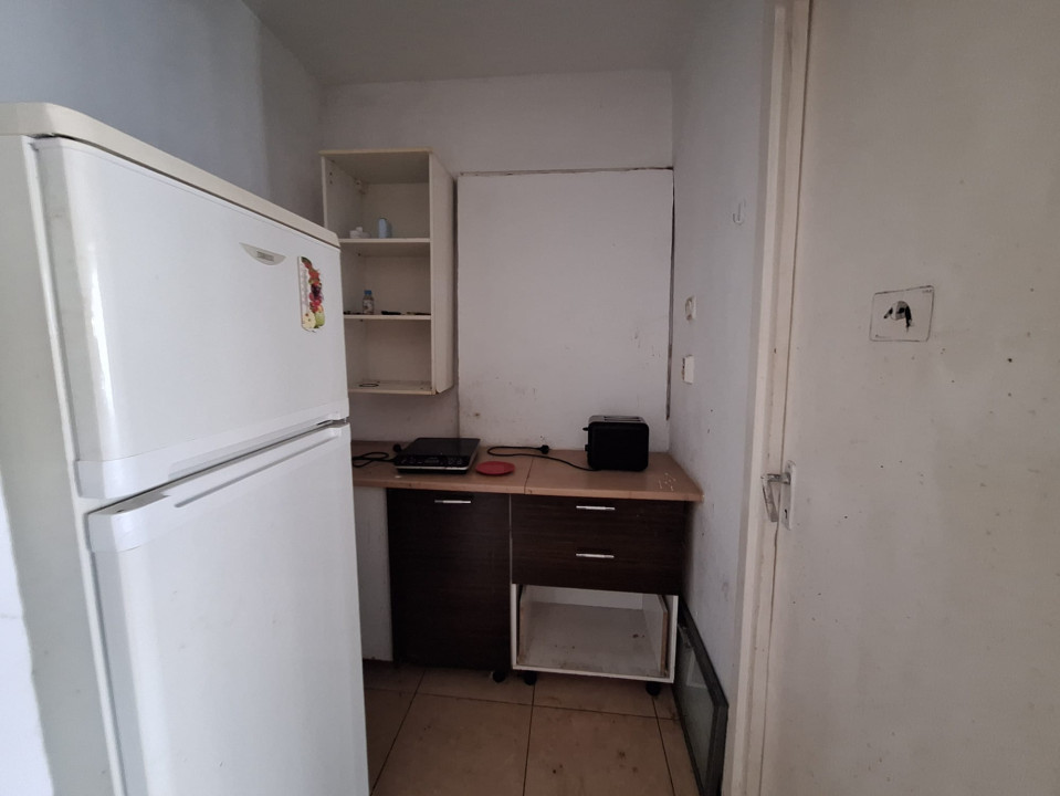 Apartament spatios cu 3 camere, decomandat, 72 mp, Complexul Studentesc