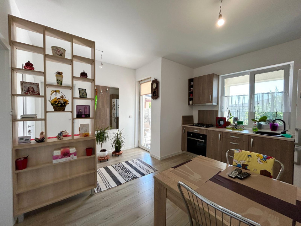 Apartament 2 camere, decomandat, curte 200 mp, parter,  Giroc