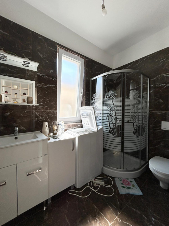 Apartament 2 camere, decomandat, curte 200 mp, parter,  Giroc