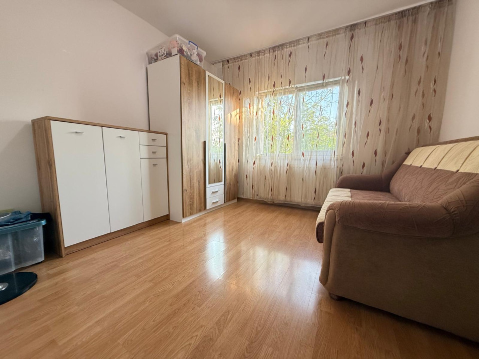 Apartament spatios, 3 camere, 72 mp, etaj 3, zona Girocului - COMISION 0%