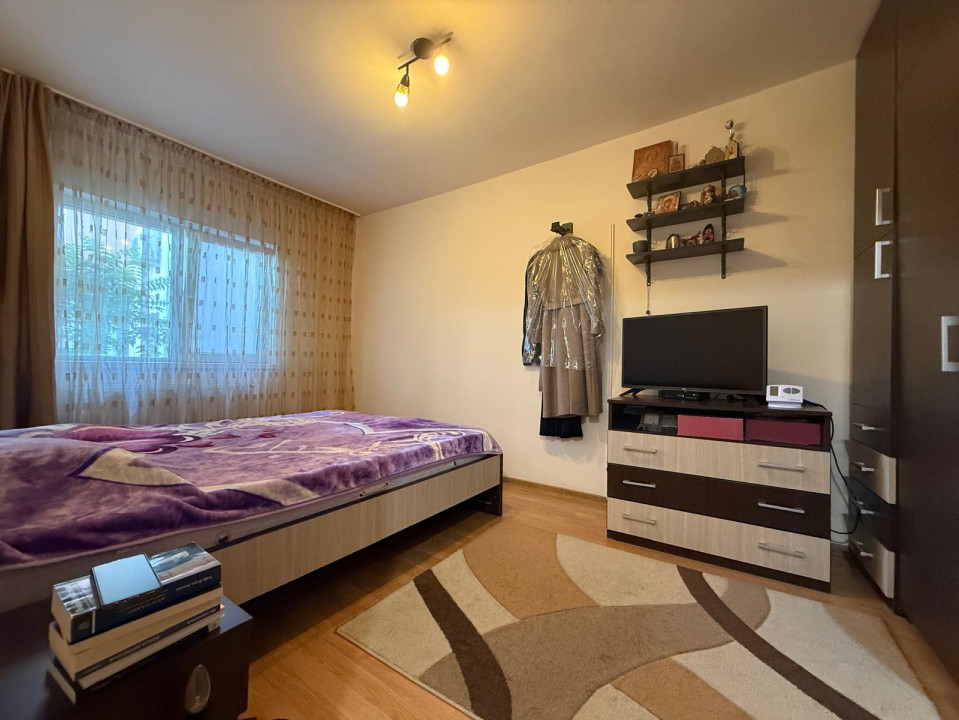 Apartament spatios, 3 camere, 72 mp, etaj 3, zona Girocului - COMISION 0%