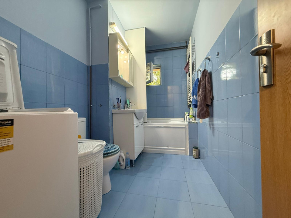 Apartament spatios, 3 camere, 72 mp, etaj 3, zona Girocului - COMISION 0%