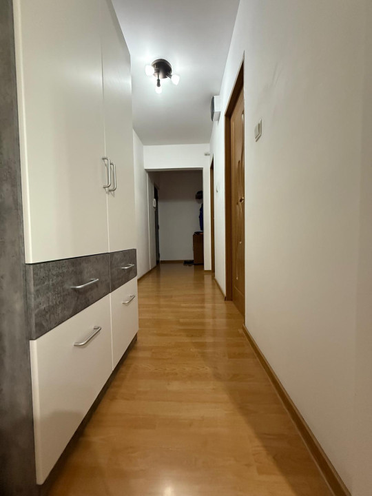 Apartament spatios, 3 camere, 72 mp, etaj 3, zona Girocului - COMISION 0%